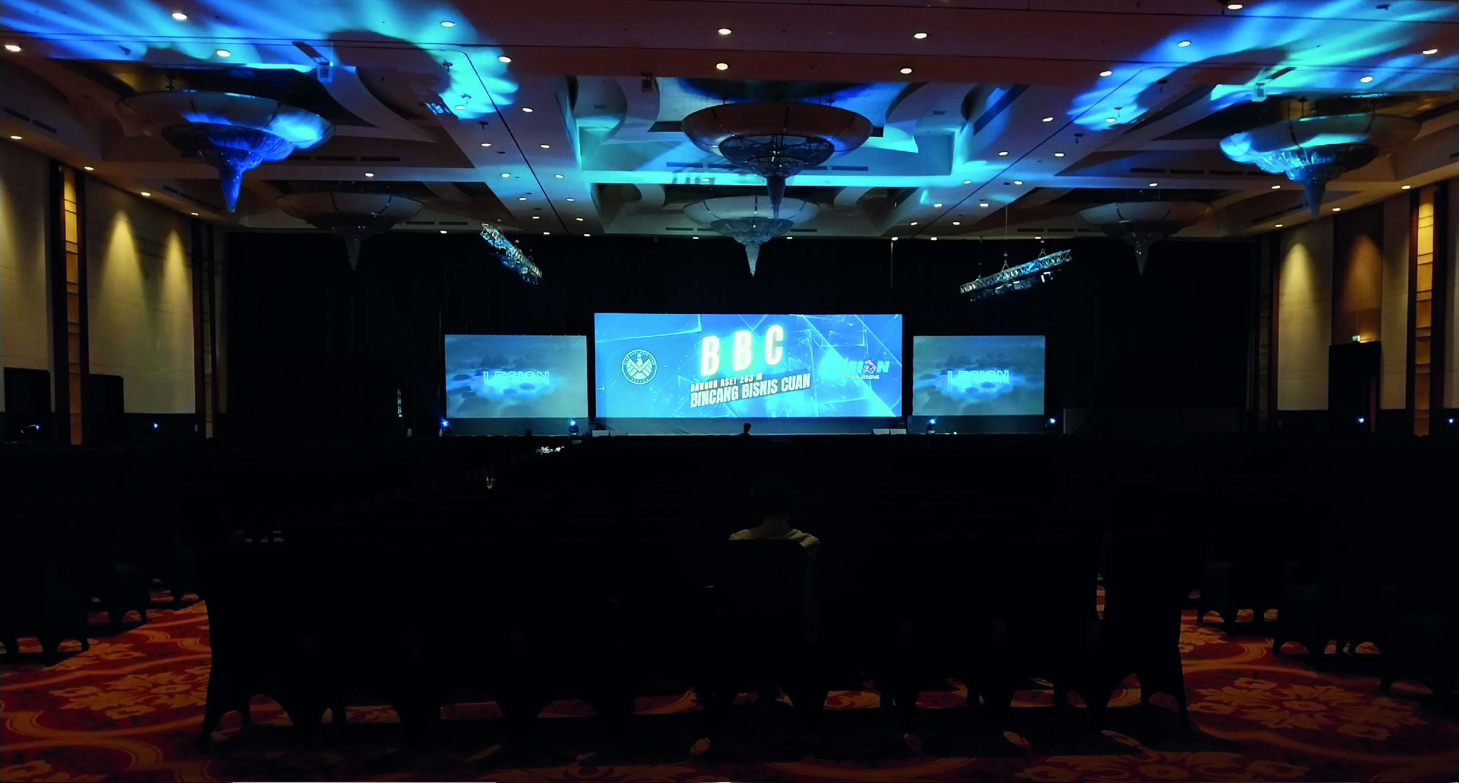 Business Talk Blue East Star Team